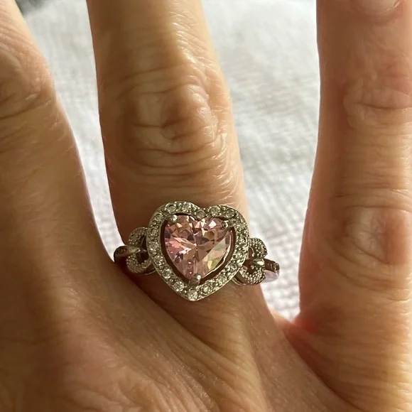 Source Unknown Heart-Shaped Pink Gemstone Ring - Picture 1 of 5